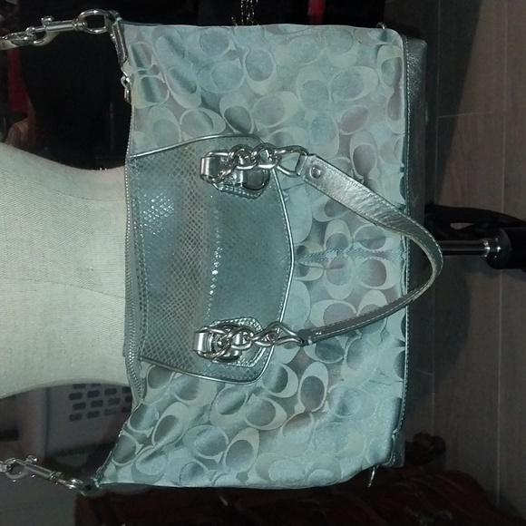 Coach w/extra chain - Picture 5 of 9